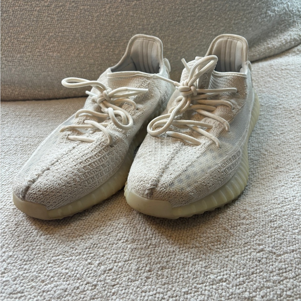 Men’s Cream YEEZYS size 10